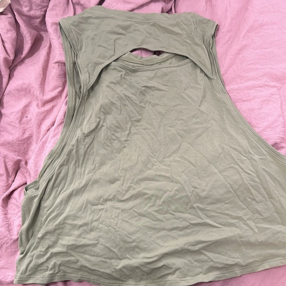 Top - Picture 2 of 4